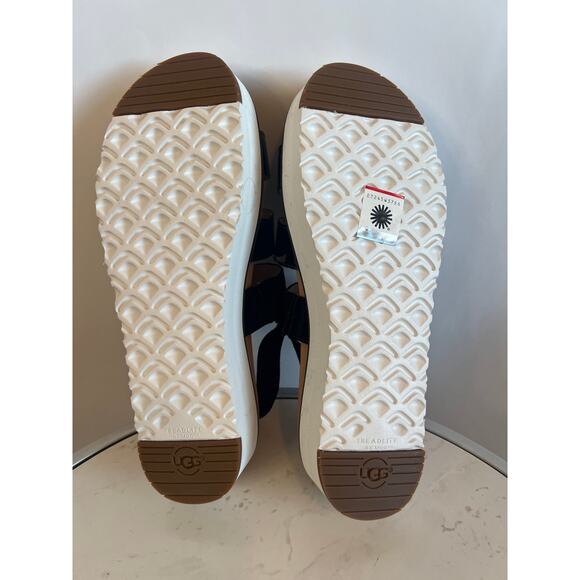 UGG Women's Braelynn
Platform Slingback Sandals. Black patent leather suede SZ 9 - Picture 9 of 10